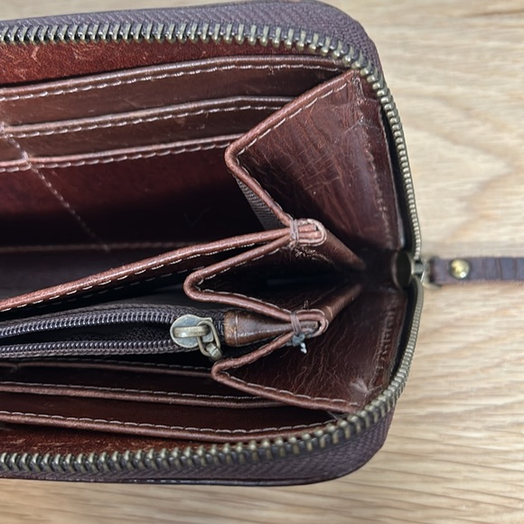 Montana Hudson Chestnut Brown Leather Wallet with tons of storage - Picture 10 of 15